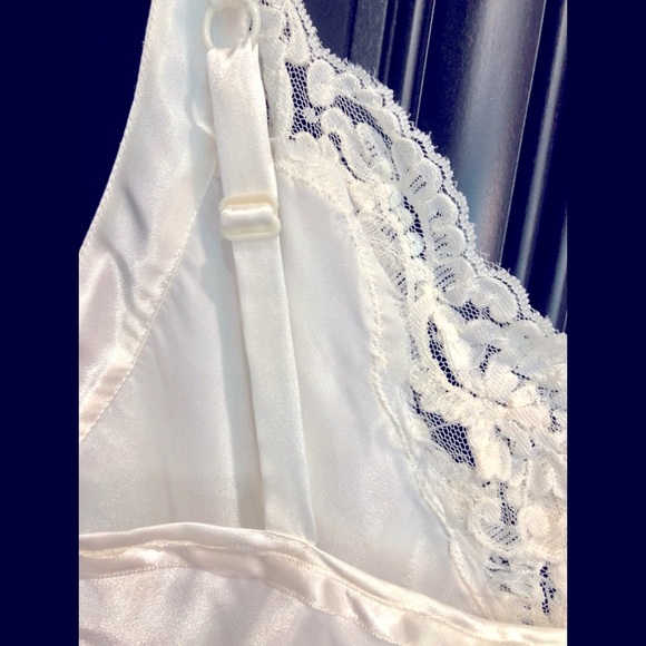 Victoria’s Secret ivory Satin  & Chiffon embellished sequin, lace chemise. Sz S - Picture 13 of 15